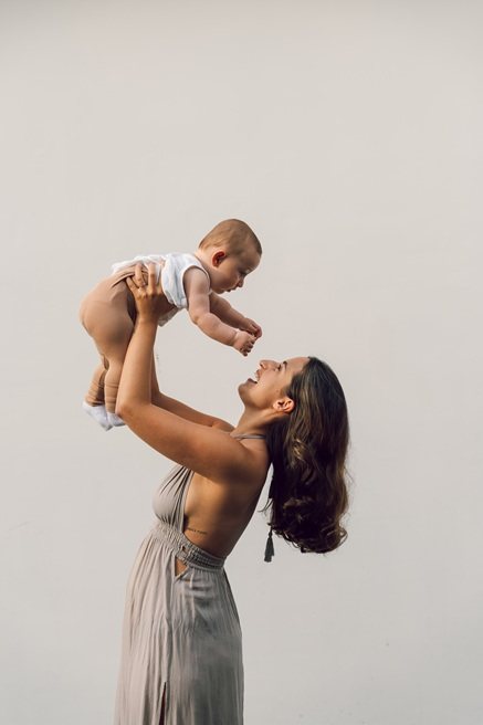 You want your man to feel loved?: How to make your man feel loved. Jan-Willem's wife with their daughter, with relationship coach Jan-Willem van der Heiden